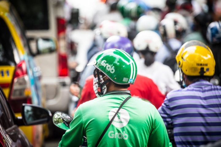 Grab tăng giá cước, khách hàng có quay lưng? - 1