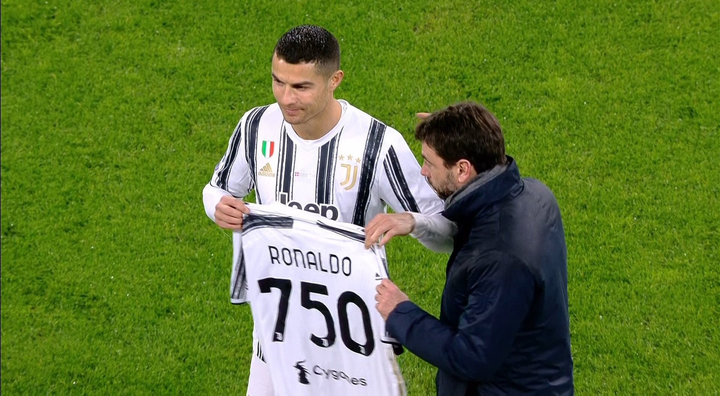 Ronaldo mờ nhạt trong ngày Juventus thắng chật vật - 1