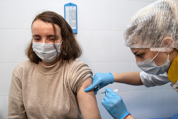 Chiến dịch tiêm phòng COVID-19 quy mô lớn khởi động ở Matxcơva - 1