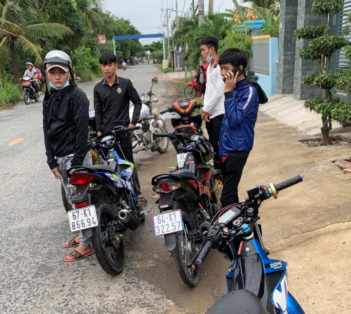 Cài người vào nhóm kín đua xe, Công an giải tán nhiều nhóm 'quái xế' ở TP.HCM - 1