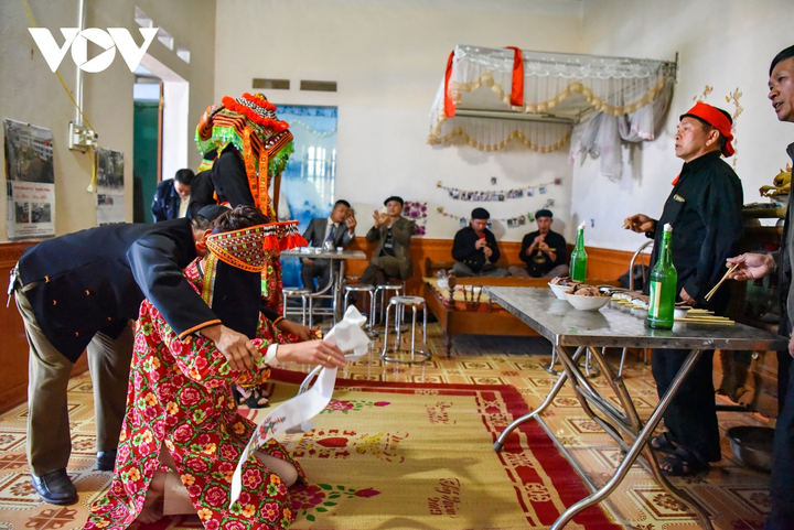 Ảnh đám cưới độc đáo của người Dao: Cô dâu chú rể không thấy mặt nhau - 14