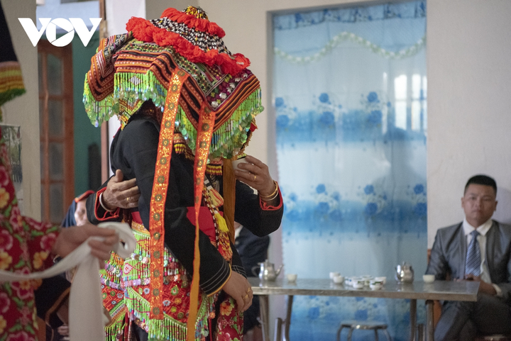 Ảnh đám cưới độc đáo của người Dao: Cô dâu chú rể không thấy mặt nhau - 18