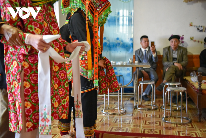 Ảnh đám cưới độc đáo của người Dao: Cô dâu chú rể không thấy mặt nhau - 20