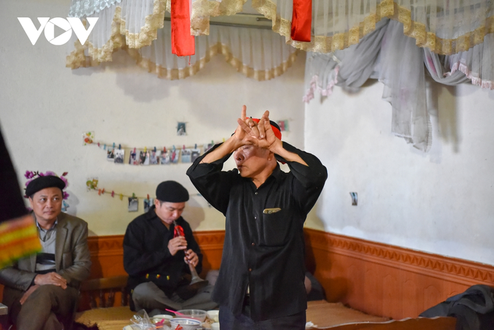 Ảnh đám cưới độc đáo của người Dao: Cô dâu chú rể không thấy mặt nhau - 23
