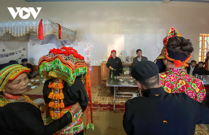 Ảnh đám cưới độc đáo của người Dao: Cô dâu chú rể không thấy mặt nhau - 24