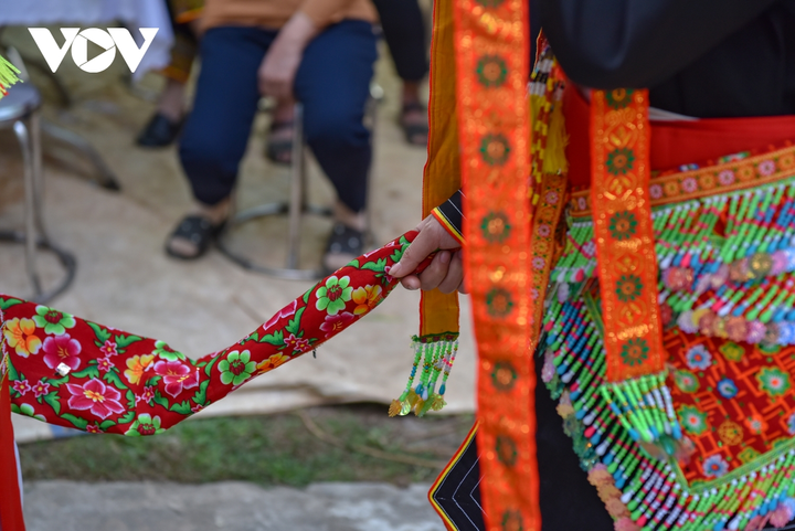 Ảnh đám cưới độc đáo của người Dao: Cô dâu chú rể không thấy mặt nhau - 6