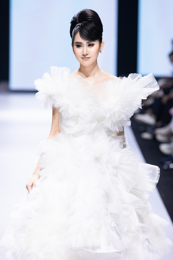 Á hậu Trúc Ny tái xuất rạng ngời trong đêm bế mạc Tuần lễ Thời trang Quốc tế - 2