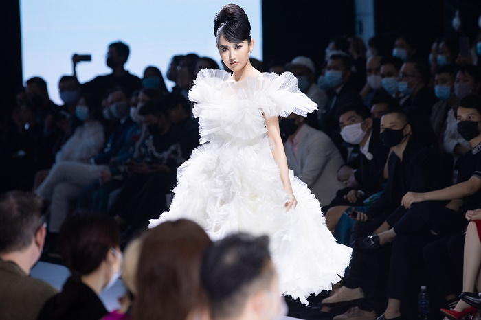 Á hậu Trúc Ny tái xuất rạng ngời trong đêm bế mạc Tuần lễ Thời trang Quốc tế - 6