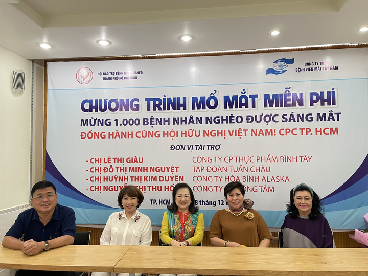 1.000 bệnh nhân 'tìm thấy ánh sáng' nhờ các mạnh thường quân tài trợ mổ mắt - 1