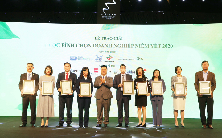 SHB lọt Top 10 Doanh nghiệp vốn hóa lớn có báo cáo thường niên tốt nhất 2020 - 2
