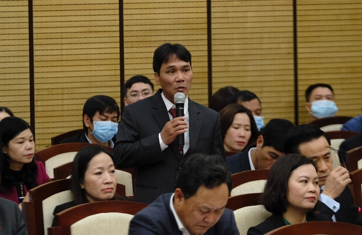 Cử tri chất vấn cát tặc, Chủ tịch xã ở Hà Nội: 'Cát như con gái 18 bị nhòm ngó' - 1