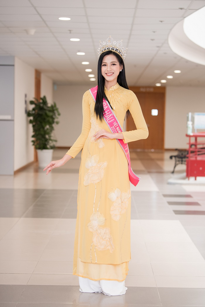 Nhắc tới bức ảnh đi làm ruộng giúp gia đình, Hoa hậu Đỗ Thị Hà bật khóc - 8