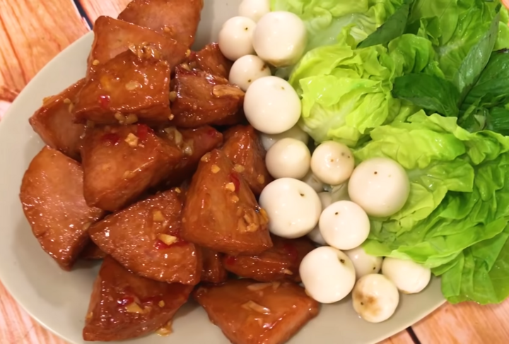 Món ngon dễ làm: Giò lụa rim mắm - 1