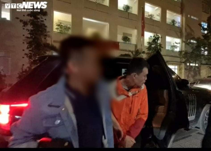 Bắt tên cướp đâm gục bảo vệ, lấy hơn 10 điện thoại của cửa hàng Thế giới di động - 1