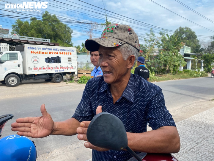 Nhân chứng kể lại giây phút tên côn đồ đánh, đạp liên tiếp vào mặt nữ sinh - 2