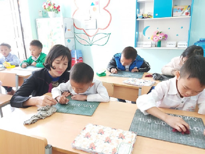 Cô giáo 18 năm cắm bản, gắn bó với học sinh 50 tuổi - 3