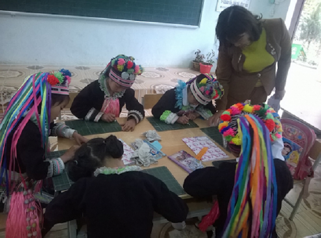 Cô giáo 18 năm cắm bản, gắn bó với học sinh 50 tuổi - 2