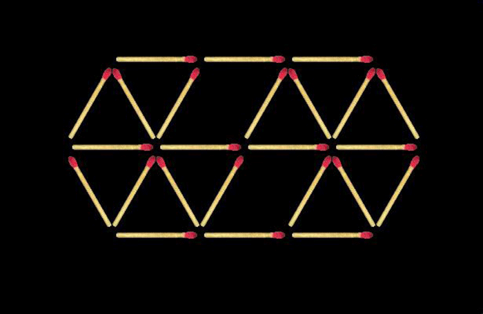 Bỏ 6 que diêm để tạo thành 6 tam giác đều, bạn làm được? - 1