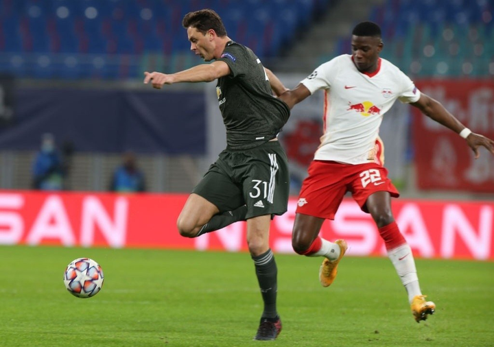 Sai lầm của HLV Solskjaer khiến Man Utd thua mất mặt - 3