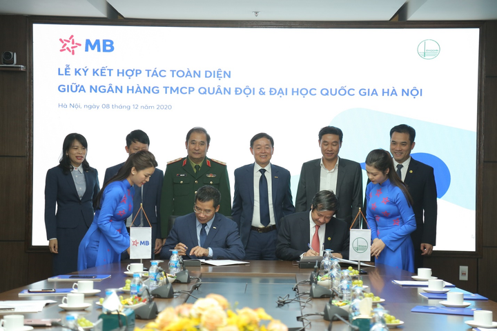 MB ký kết hợp tác toàn diện với Đại học Quốc gia Hà Nội - 1