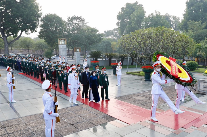 Đại biểu dự Đại hội Thi đua yêu nước toàn quốc vào Lăng viếng Bác - 11