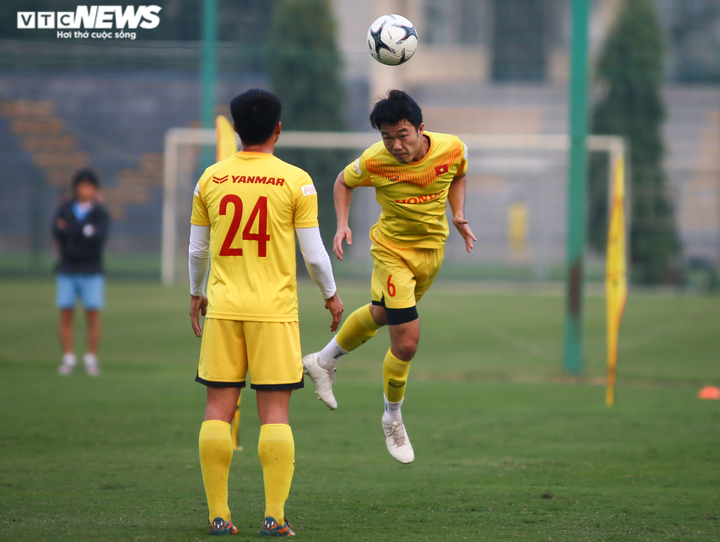 Văn Toàn, Xuân Trường tập đánh đầu, tuyển Việt Nam học lại kỹ thuật cơ bản - 9