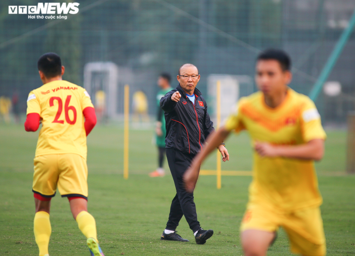 Văn Toàn, Xuân Trường tập đánh đầu, tuyển Việt Nam học lại kỹ thuật cơ bản - 11