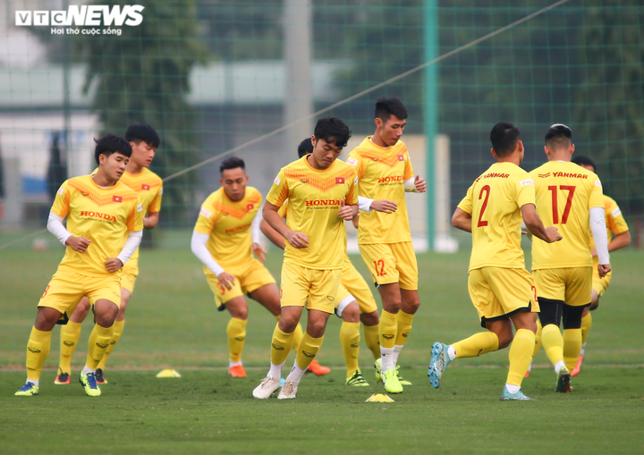 Văn Toàn, Xuân Trường tập đánh đầu, tuyển Việt Nam học lại kỹ thuật cơ bản - 4