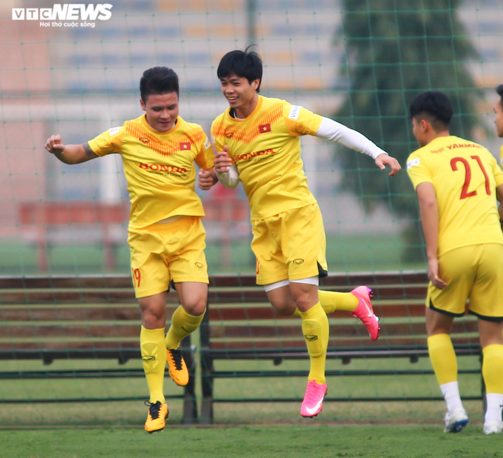 Văn Toàn, Xuân Trường tập đánh đầu, tuyển Việt Nam học lại kỹ thuật cơ bản - 5