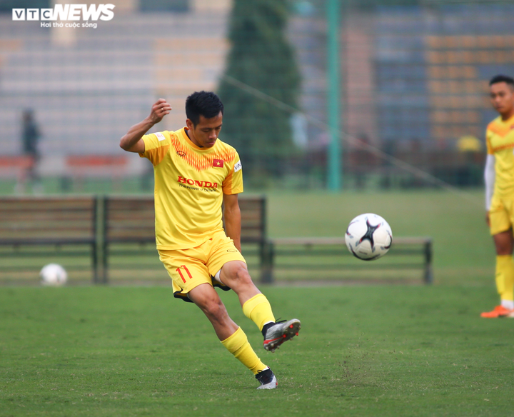 Văn Toàn, Xuân Trường tập đánh đầu, tuyển Việt Nam học lại kỹ thuật cơ bản - 8