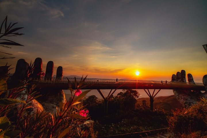 Ngắm những hình này, dễ hiểu lý do Cầu Vàng được World Travel Awards vinh danh - 2