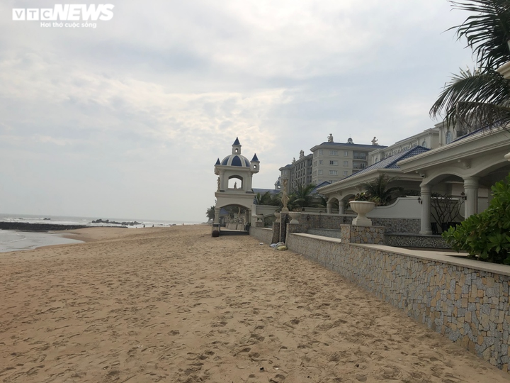 Ảnh: Nhiều khu nghỉ dưỡng xây tường chắn lối ra biển của dân Bà Rịa - Vũng Tàu - 1