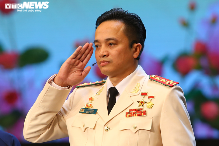 Đại tá công an kể chuyện ăn cơm chấm muối ớt, 5 giờ đấu súng với tội phạm ma túy - 2