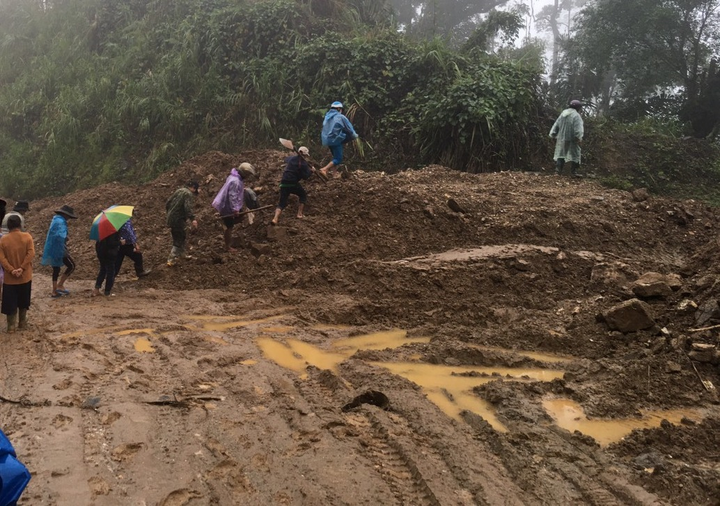Tìm thấy hài cốt của người đàn ông mất tích sau sạt lở núi ở Quảng Nam - 1