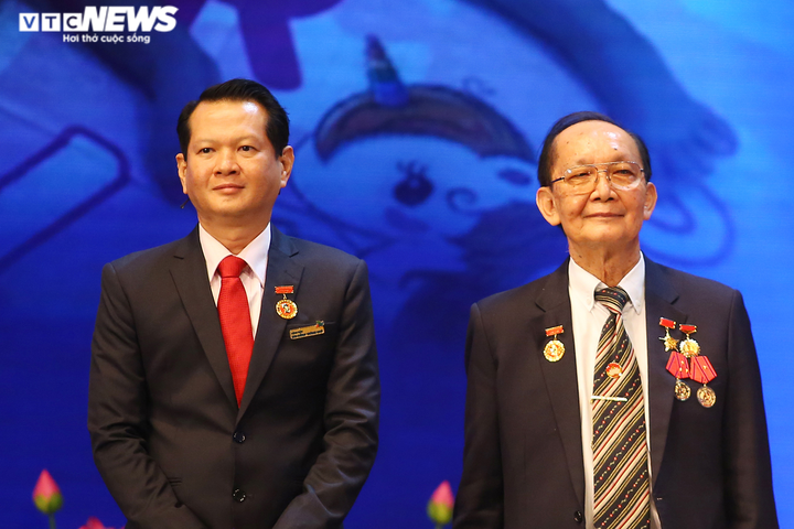 Xúc động bước đi chập chững của Trúc Nhi, Diệu Nhi ở Đại hội Thi đua yêu nước - 3