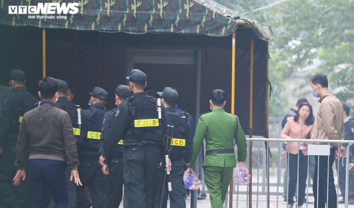 An ninh thắt chặt tại phiên tòa xét xử ông Nguyễn Đức Chung và 3 đồng phạm - 4