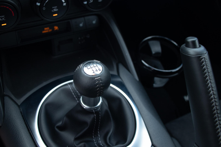 MX-5 Miata, xe thể thao mui trần 'ăn' khách nhất thế giới phiên bản 2021 - 7