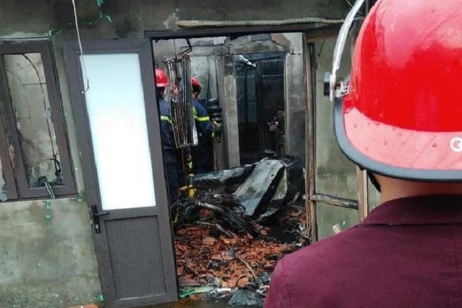 Khởi tố gã chồng tẩm xăng đốt nhà khiến vợ bị bỏng nặng ở Quảng Ninh - 1