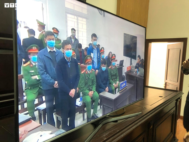 Cựu cán bộ công an tuồn tài liệu mật cho ông Nguyễn Đức Chung lĩnh 4,5 năm tù - 1