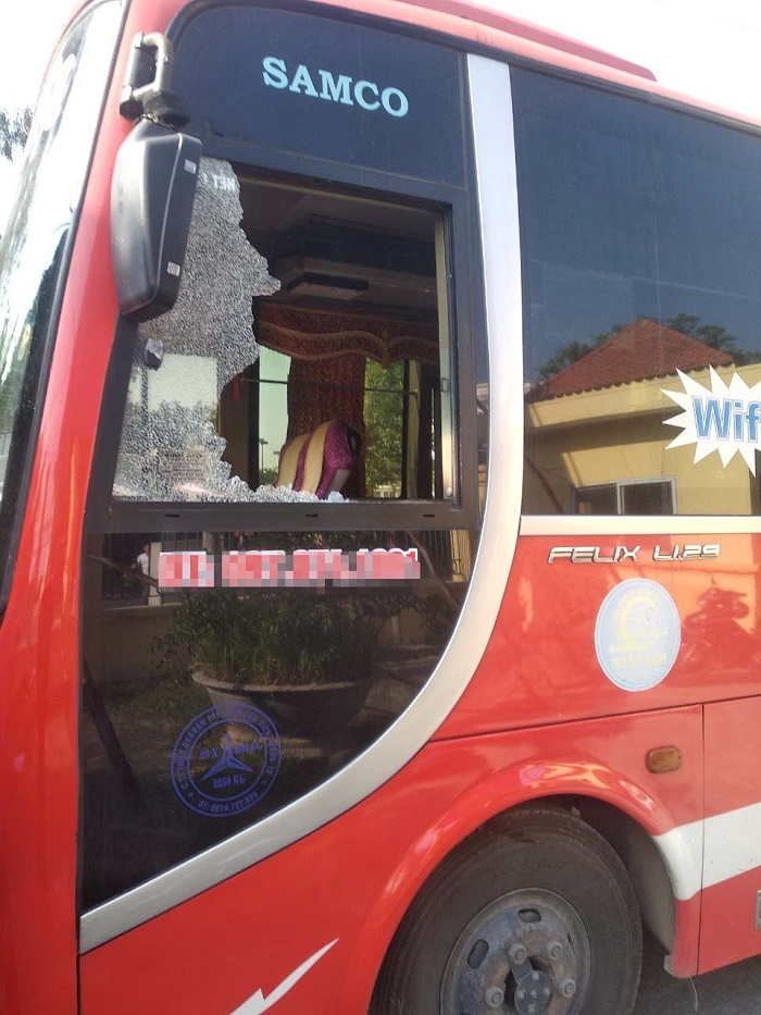 Chủ xe khách ở Thái Bình bị nhóm người hành hung giữa ban ngày - 2