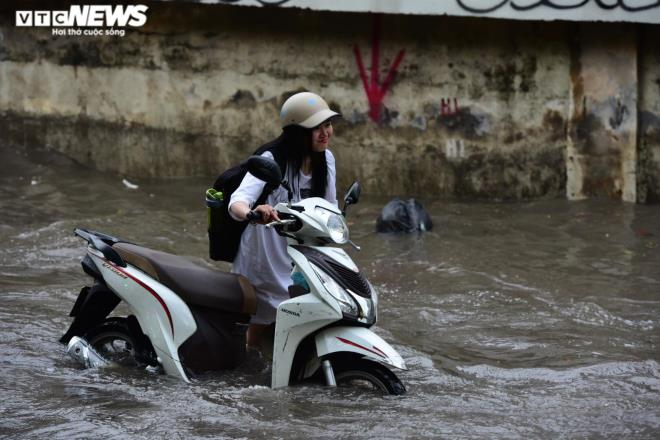 Vì sao TP.HCM liên tục có mưa trái mùa? - 1