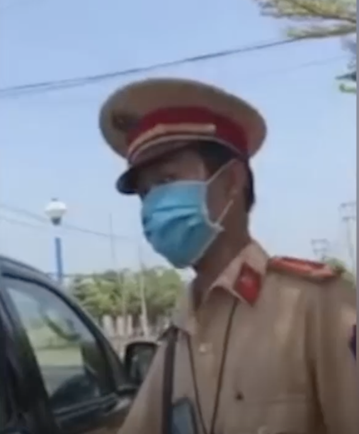 Đình chỉ 2 Trung tá Công an Đồng Nai liên quan clip 'xe đã gửi sếp' - 1