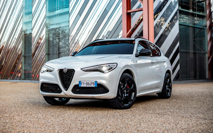 Alfa Romeo 'nhá hàng' siêu xe SUV Stelvio Veloce Ti - 1