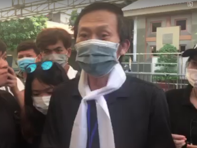 Tiễn biệt Chí Tài, Hoài Linh khóc nghẹn: 'Đôi đũa giờ chỉ còn một chiếc' - 5