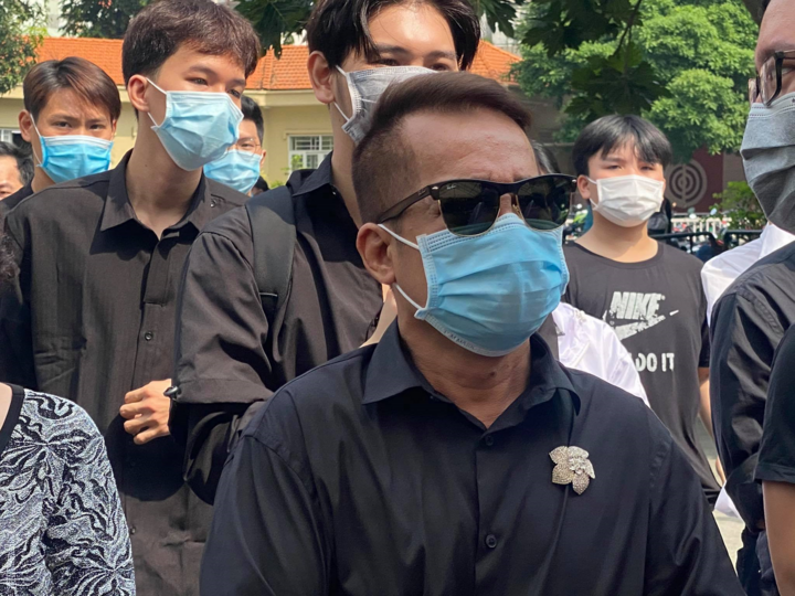 Tới tiễn đưa nghệ sĩ Chí Tài, Trường Giang khóc nức nở, Nhã Phương phải dìu - 8