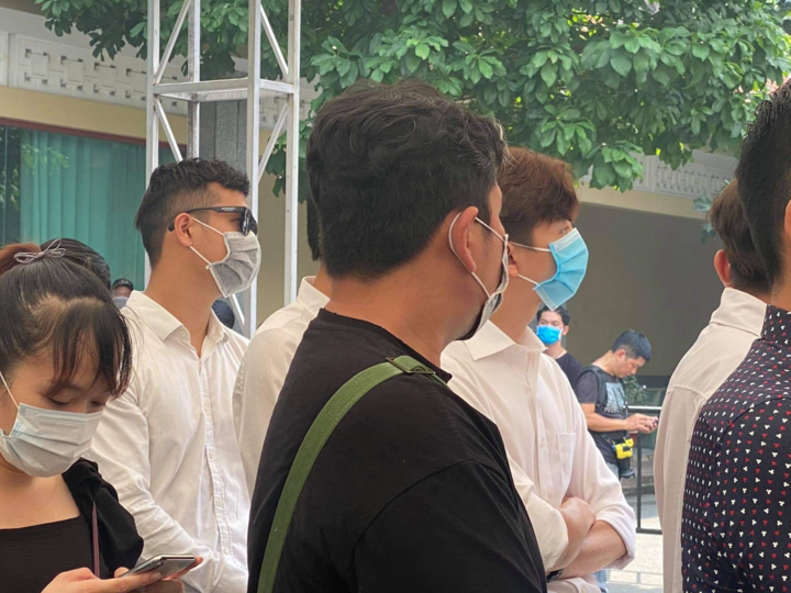 Tới tiễn đưa nghệ sĩ Chí Tài, Trường Giang khóc nức nở, Nhã Phương phải dìu - 6