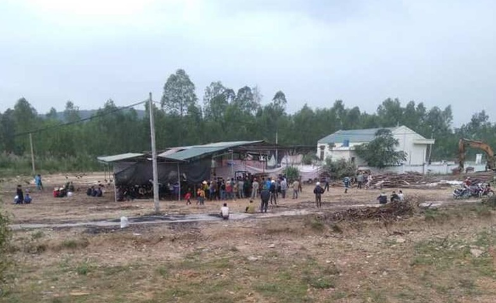 Phát hiện thi thể bị cháy sém ở Nghệ An - 1