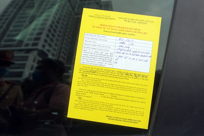 CSGT Hà Nội dán thông báo phạt 'nguội' ô tô dừng đỗ sai quy định - 10