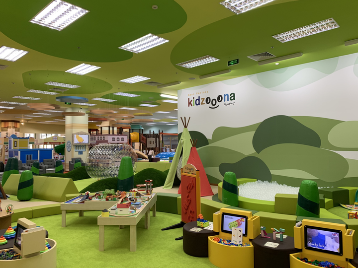 TTTM hiện đại nhất miền Bắc ùn ùn khách mua sắm trong ngày khai trương - 3