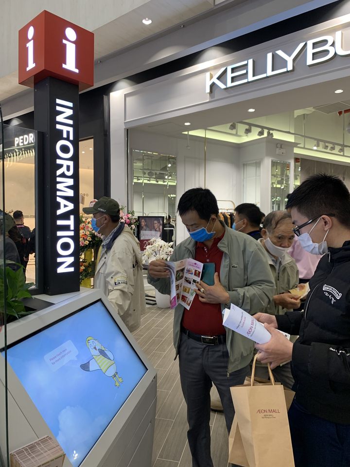 TTTM hiện đại nhất miền Bắc ùn ùn khách mua sắm trong ngày khai trương - 4